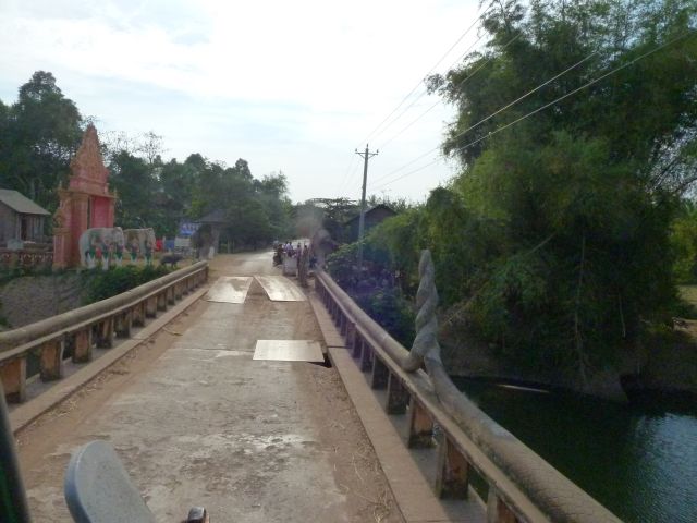 Riskante Brücke am Mekong bei Kampong Cham.